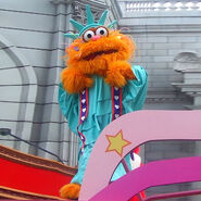 Zoe-statue-of-liberty.jpg (71 KB) as the Statue of Liberty