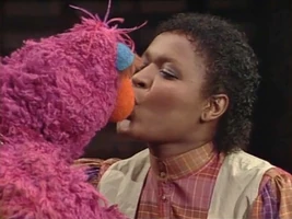 Alaina Reed (Olivia) & TellySesame Street Episode 2005