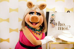 kate spade NEW YORK - Ecoさん専用 Kate spade♠︎Disney Ms.Piggy ケイト・スペード ニューヨークからクリスマス向けバッグ