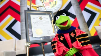 Kermencement02.jpg (146 KB)