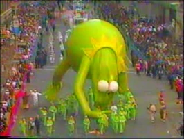 Kermit1991.jpg (52 KB) The Kermit balloon suffers a head wound, 1991