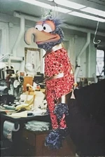 MFS-Workshop-AlienGonzo-helmetguy.jpg (105 KB)