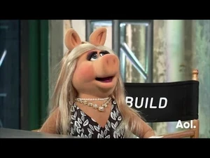 Miss_Piggy_on_"the_Muppets."_-_AOL_BUILD