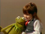 Kermit and Tracy: Close/Far (Spanish) (originally season 1 footage)