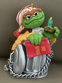 GrolierOscarBook.jpg (387 KB) Oscar with a book and a candle.