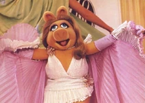 GMC-PiggySwimsuit-cape.jpg (160 KB)