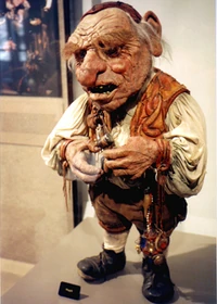 Hogglefromexhibit.jpg (105 KB) Hoggle on display at a public exhibit
