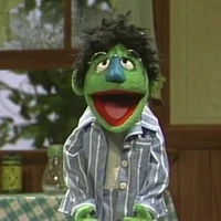 AM man in "Cerrado/Abierto"