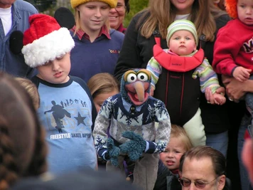 Dave Goelz with Gonzo in 2004