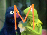 Kermit draws an M. (First: Episode 0451)