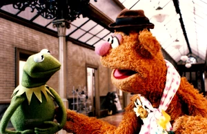 Determined to get a laugh, Fozzie demonstrates some cheap 3D tricks.