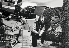 Henson hoggle.jpg (688 KB) Jim Henson on set with Hoggle