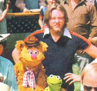 The Muppet MovieBogen County Fair attendee, behind Kermit and Fozzie; still photo in the storybook version.