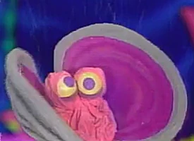 SS-GiantClam.jpg (55 KB) Another Sesame Street clam appearing in a segment with the multicolored fish