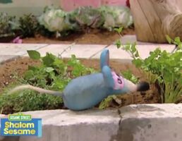 ShalomMouse.jpg (337 KB) Shalom Sesame