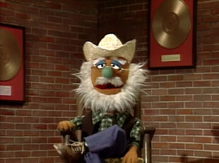 3154r.jpg (468 KB) A fully bearded Old MacDonald on "Mac TV"