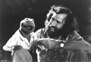 Jim Henson with Kermit, filming .