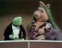 Piggy confronts Kermit