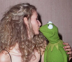 Laura Dern & KermitEnvironmental Media Awards