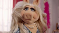 MuppetsNow-S01E03-PiggyHairSwing.png (1.62 MB)