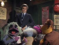 Rich Little hassled at the stage door in The Muppet Show episode 204