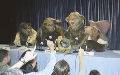 Tennessee shows off his "One String Thang" at a press conference.