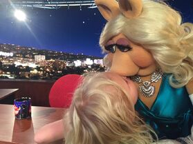 Christina Applegate's daughter Sadie Grace & Miss Piggy Tweet from the set of The Muppets
