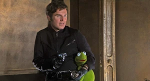 Nicky Holiday's skin comes in contact with Kermit.