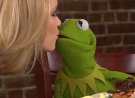 Carrie Keagan & Kermit the FrogVH1 Big Morning Buzz Live