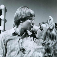 John Denver & Miss Piggy A Christmas Together promo