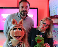 Kermit&PiggyHeart-032514.jpg (206 KB) March 25, 2014