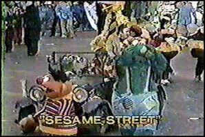 Macys-sesamefloat1984.jpg (65 KB) Sesame Street float, 1984