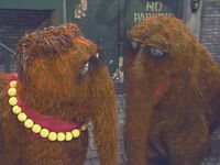 Episode 3082Snuffy gets help from his mommy with adopting a dog.