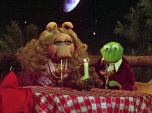 miss piggy drinking