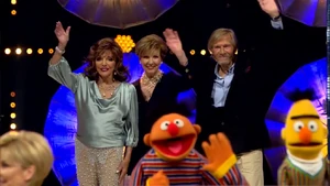 ZDF-WirLiebenFernsehen-(2017-09-02)-SesamstrasseSegment-JoanCollins