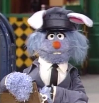 3376-Louise.jpg (39 KB) Louise