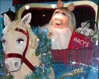 Macy's windows 2002 f.jpg (71 KB)