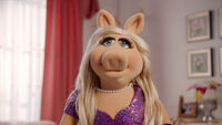 Muppets Now 101 Miss Piggy