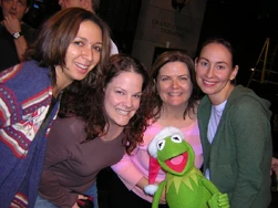 Rudolph with Kermit the Frog backstage of the December 18, 2004, episode of SNL with writers Emily Spivey, Paula Pell, and Liz Cackowski