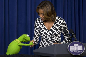 Kermit kisses Michelle Obama