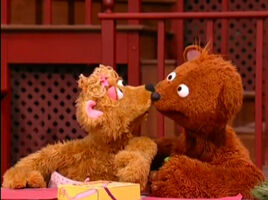 Baby Bear & Curly Bear Sesame Street episode 4073
