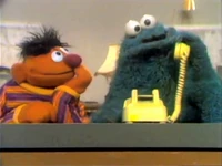 CMPhone02.jpg (135 KB) Cookie Monster and Ernie: Cookie Monster on the Phone (First: Episode 0064)