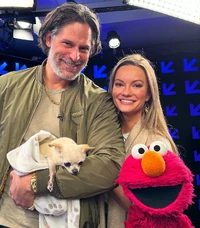 Joe Manganiello-Elmo-2.jpg (417 KB) Manganiello, Caitlin O'Connor, and Bubbles with Elmo