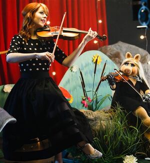 Lindsey Stirling Piggy.jpg