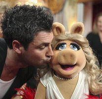 Maksim Chmerkovskiy & Miss PiggyDancing with the Stars 2009