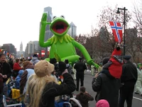 Kermit the Frog balloon at the 2008 6abc IKEA Thanksgiving Day Parade