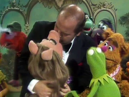 Dom DeLuise & Miss PiggyThe Muppet Show episode 211
