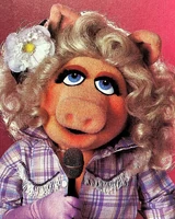 Piggy dolly parton.jpg (1.81 MB)