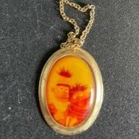 Femic Sesame necklace-Bert Ernie oval.jpg (16 KB)