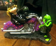 Hamilton Colletction 2006 On the Road with Kermit and Miss Piggy Motorcycle Figurine Collection 8